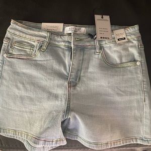 Judy blue rainbow stitch size medium Jean shorts. NWT.